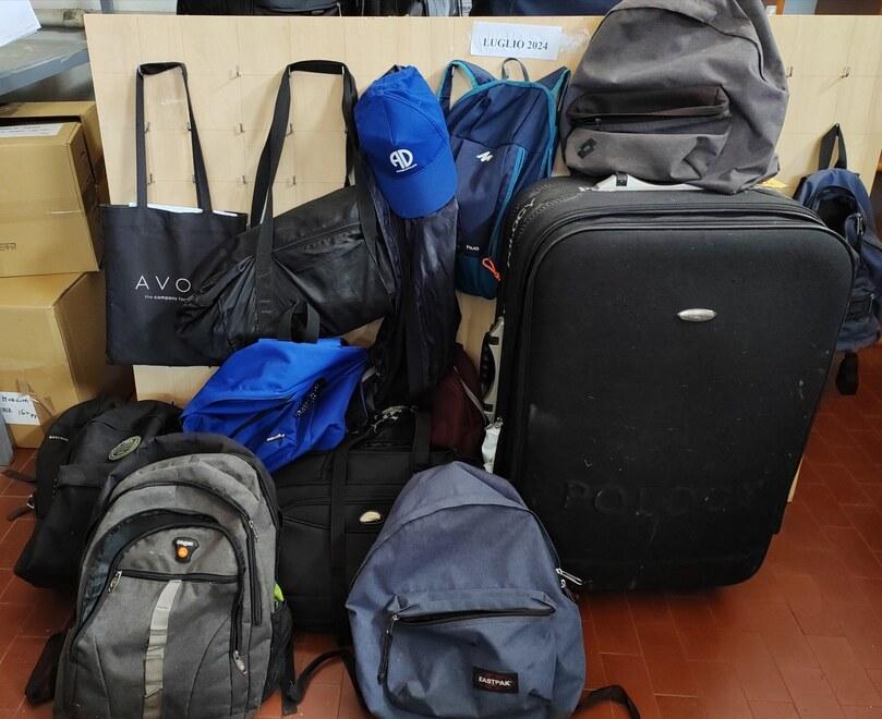 Bici, ricetrasmittenti e anche soldi: ecco tutti gli oggetti persi dai modenesi