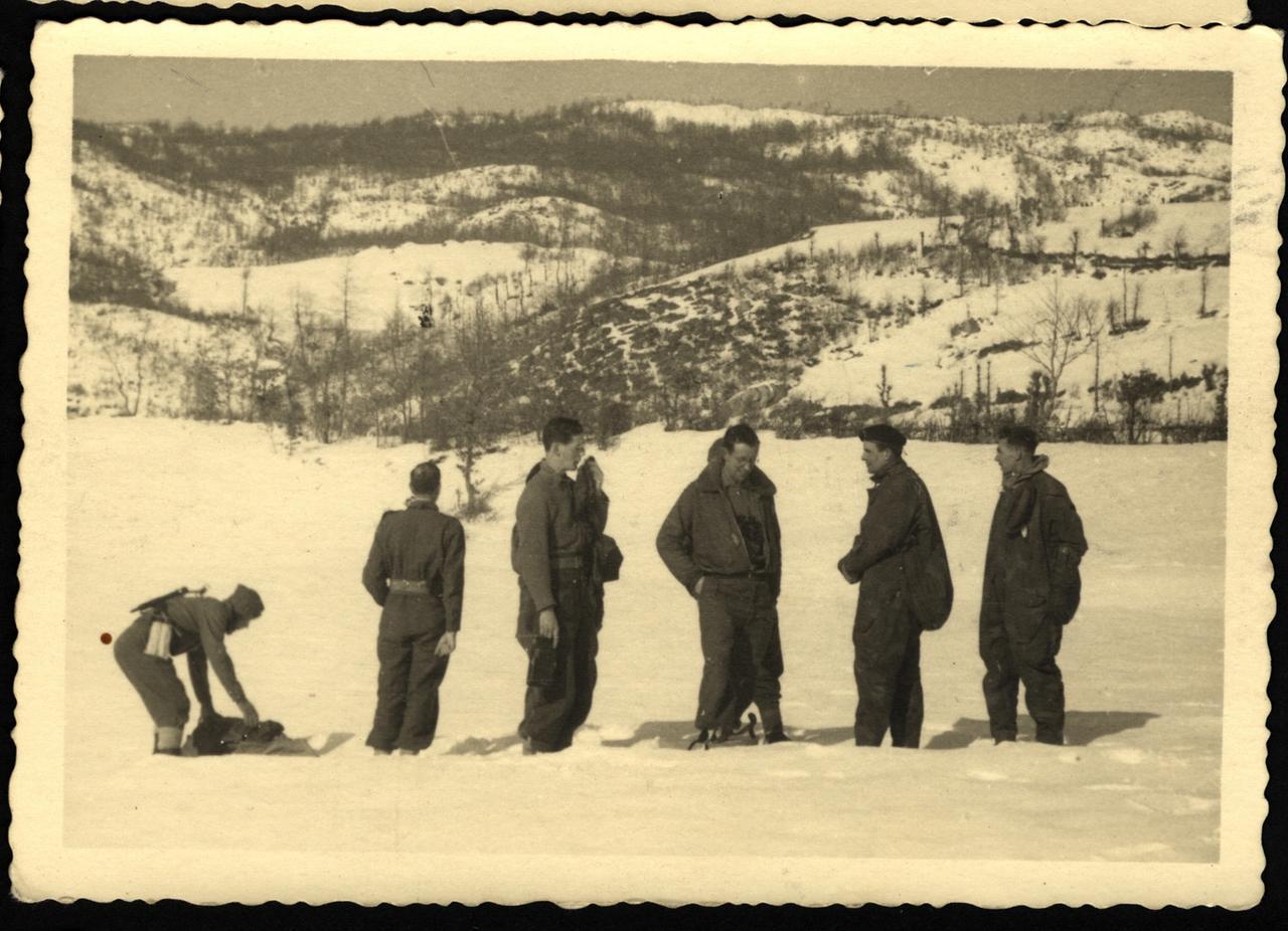 80 anni di Liberazione: passa in cielo Pippo, l’aereo che va a caccia di una preda