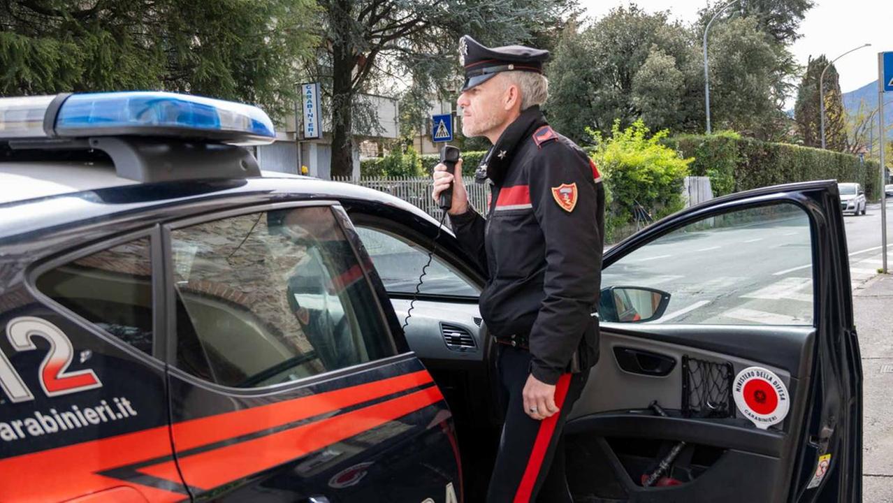 Un carabiniere di pattuglia (foto d'archivio)
