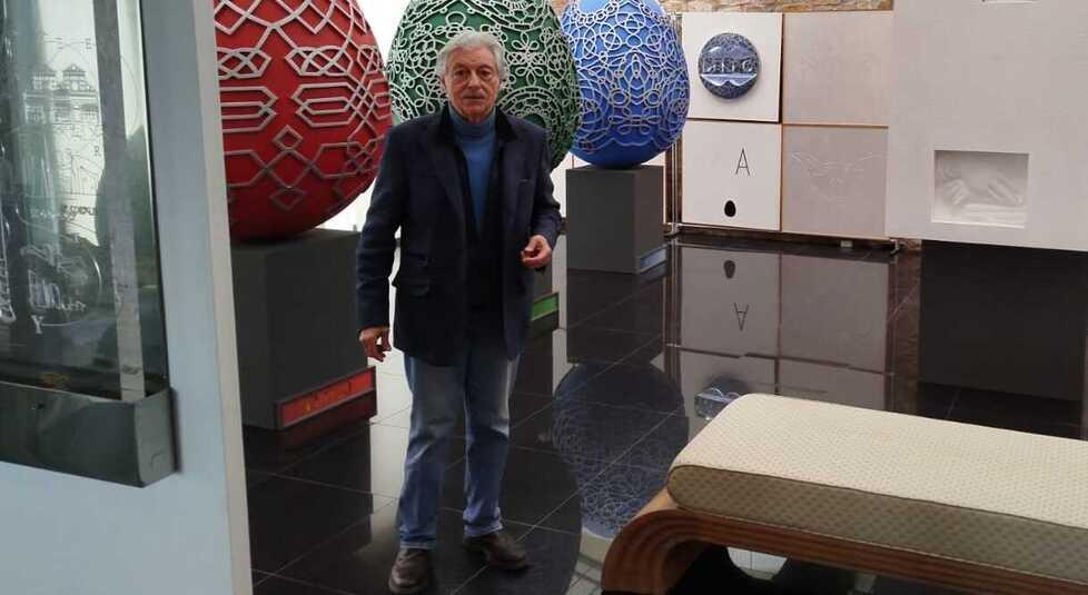 
	L'architetto Oreste Ruggiero nel suo studio

