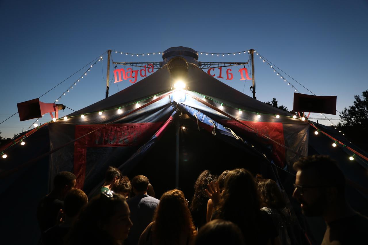 Rubiera, MagdaClan apre il tendone: in scena lo studio di “E…Zapping”