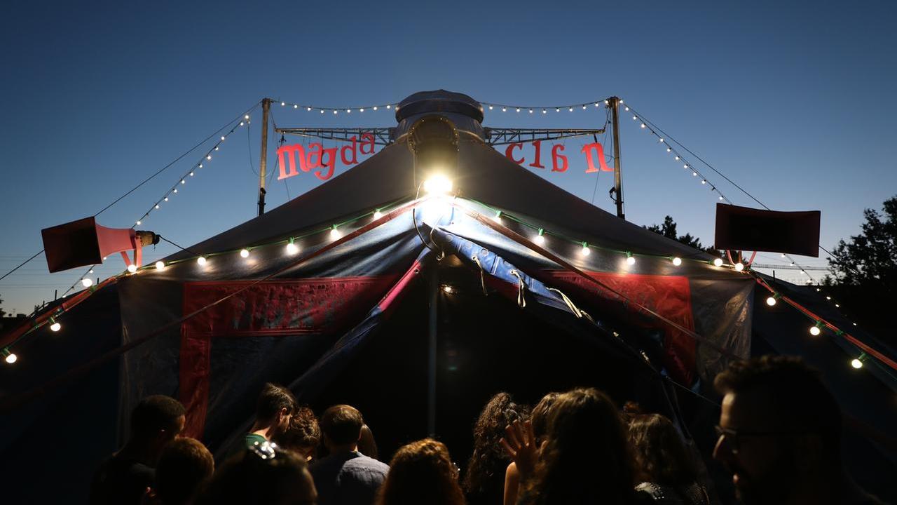 Rubiera, MagdaClan apre il tendone: in scena lo studio di “E…Zapping”