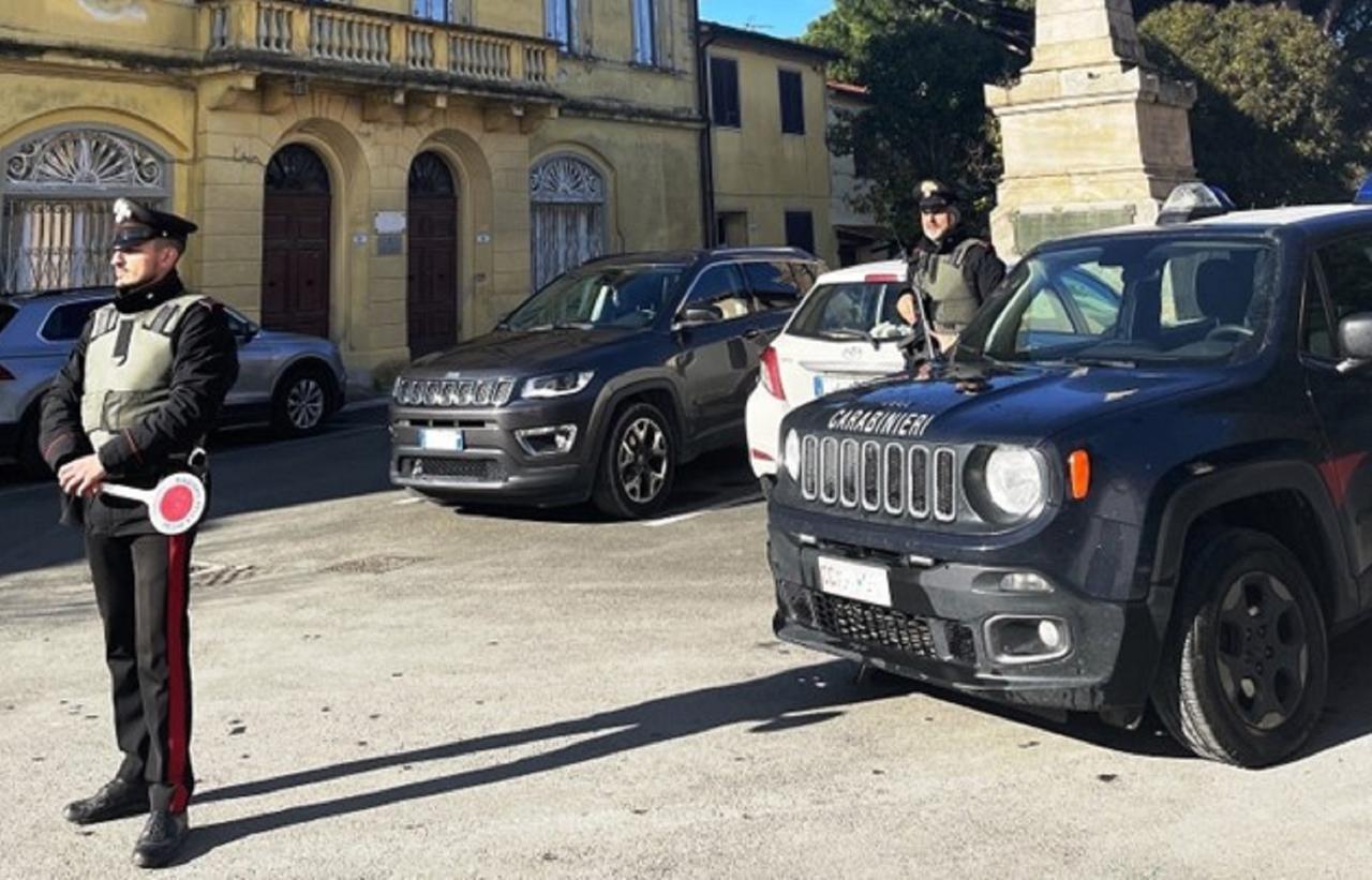 
	Una pattuglia dei carabinieri (foto d'archivio)

