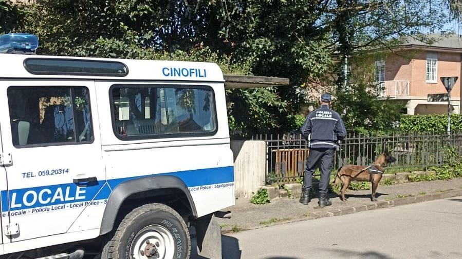 La polizia locale di Modena in via Boccaccio