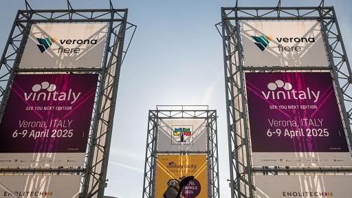 Aperto il 57° Vinitaly: 4.000 aziende, 30.000 operatori esteri e lo sguardo oltre le crisi