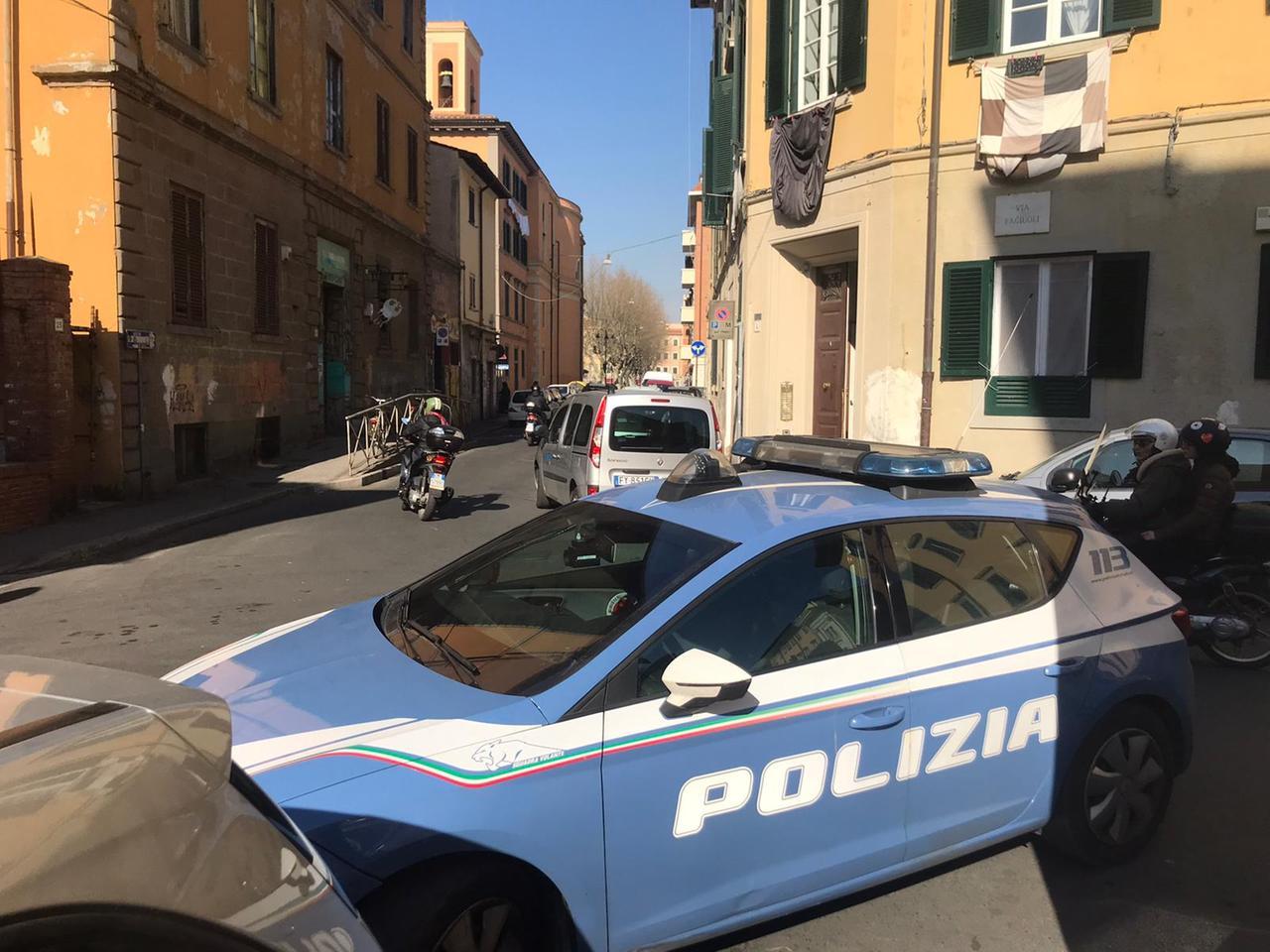 
	Una volante della polizia di Stato (foto d'archivio)

