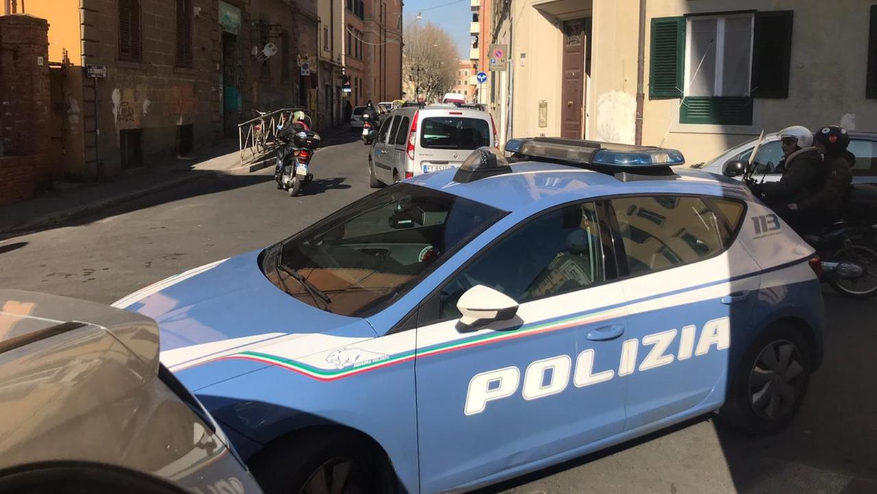 Una volante della polizia di Stato (foto d'archivio)