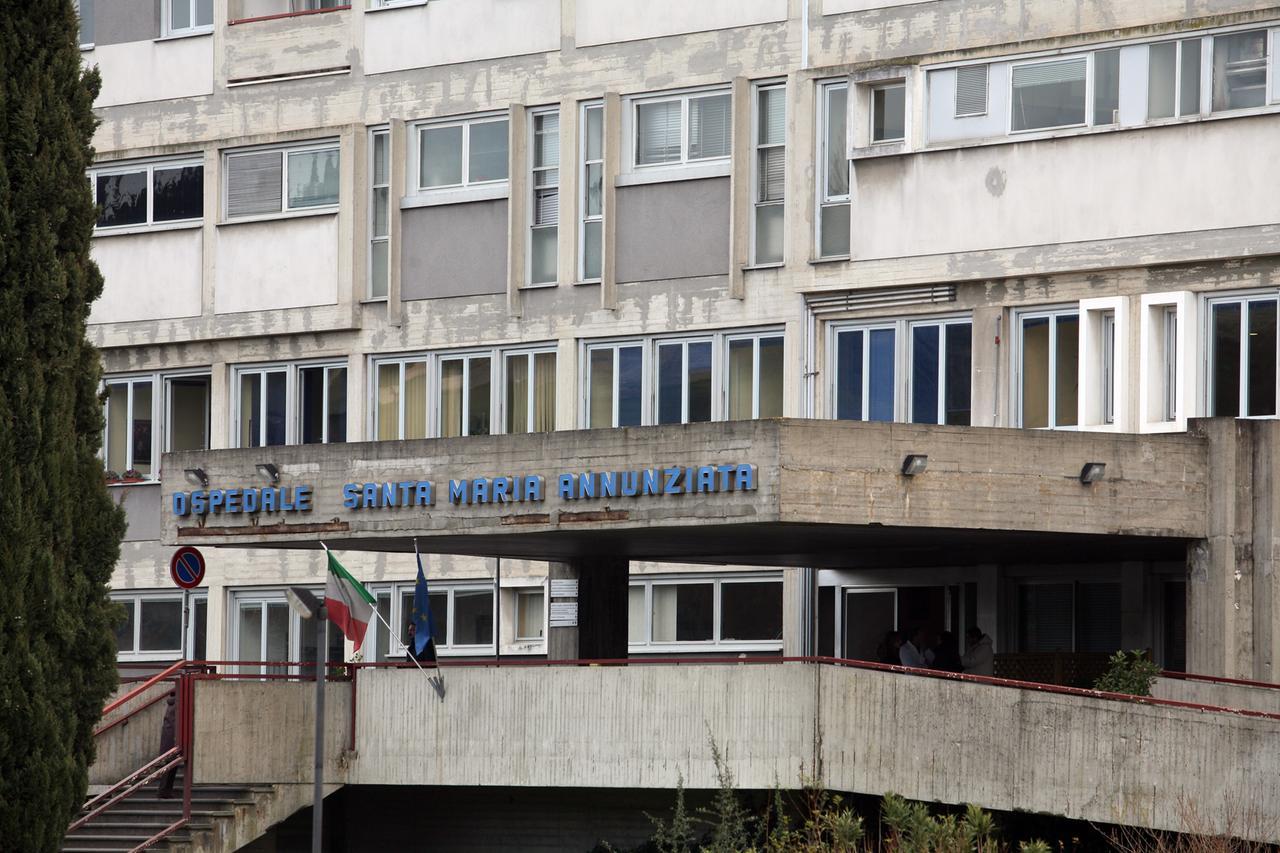 I medici non fanno il cesareo: bambina nasce con gravi danni. Condannati tre ginecologi per la sequenza di errori