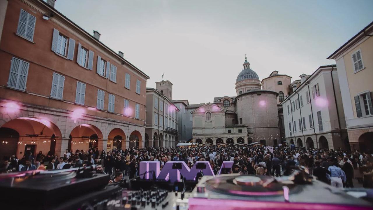 Vyni torna a Reggio Emilia e rilancia: 4 piazze, 25 dj set, 20 cantine, 4 palchi, 20 espositori, 6 talk