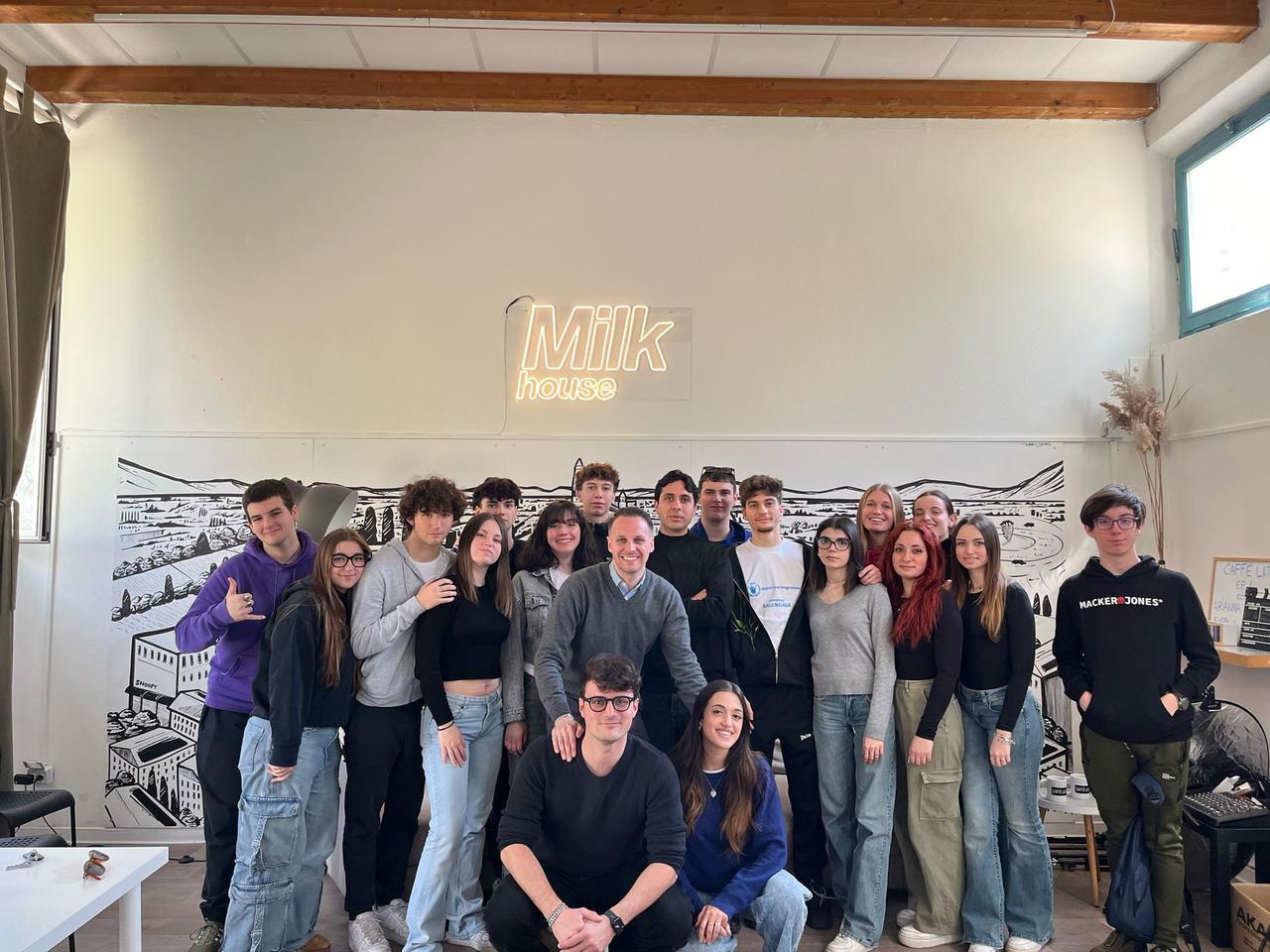 
	Gli studenti del Sigonio nella sede di Milk

