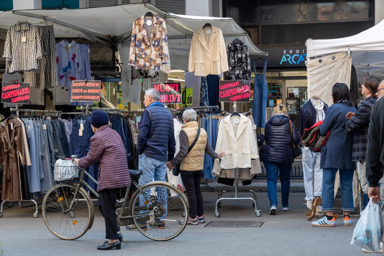 Nuove regole per il mercato a Ferrara, ma c’è chi non si adegua