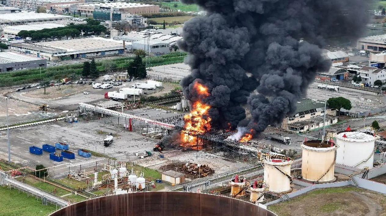 L'incendio del 9 dicembre al deposito Eni di Calenzano