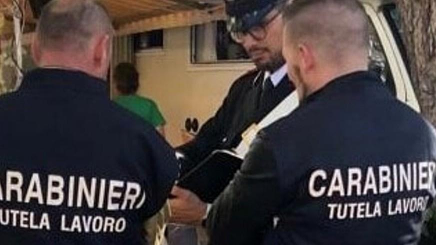 Nell’attività lavoravano due persone in nero: maxi sanzione al titolare