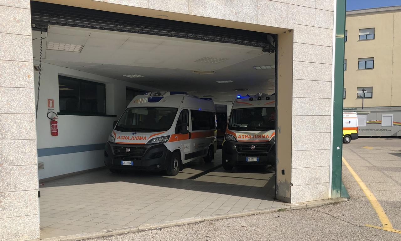 Olbia, presa a testate dall’ex nel parcheggio del supermercato