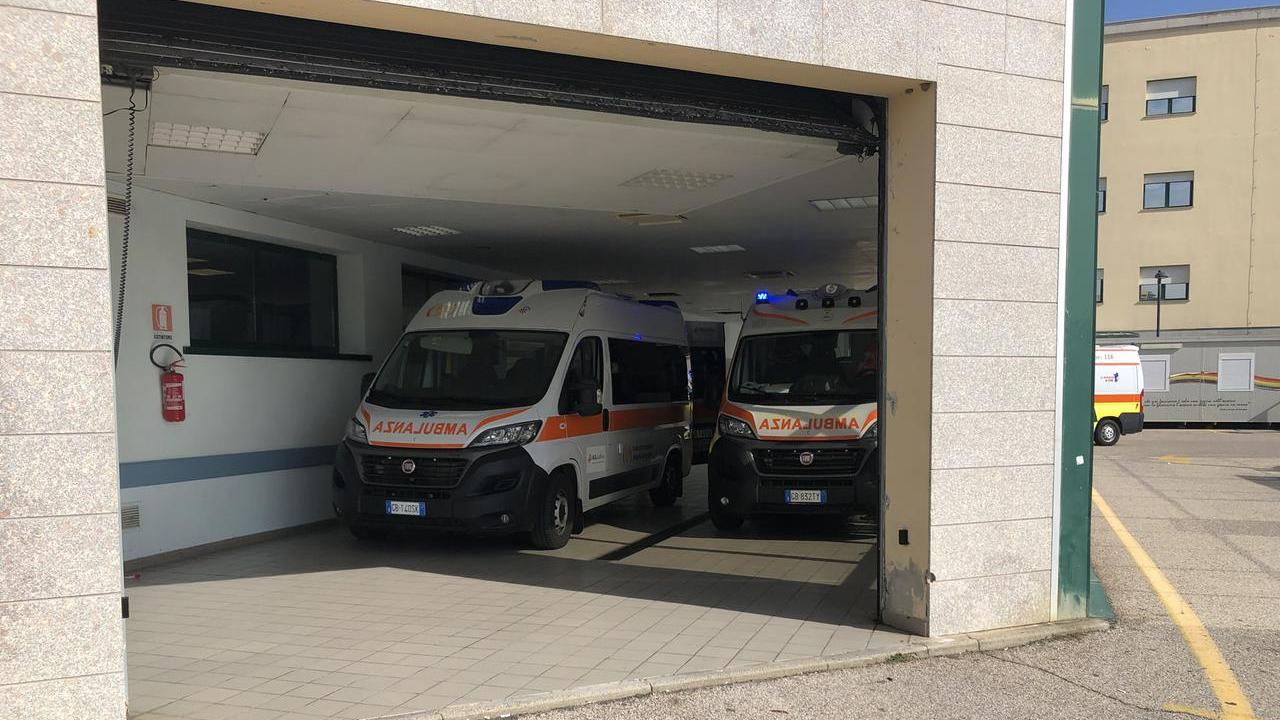 Olbia, presa a testate dall’ex nel parcheggio del supermercato