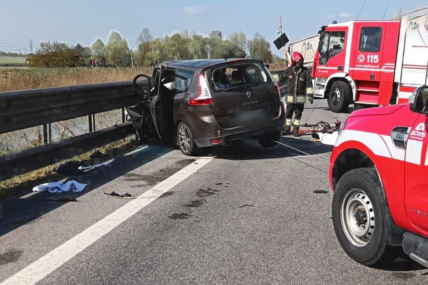 Schianto sulla strada statale Romea, morti tre ferraresi