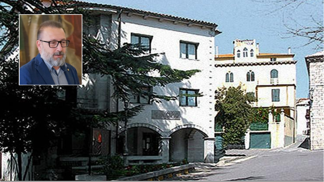 
	Il municipio di Luras e nel riquadro il sindaco sfiduciato Mauro Azzena

