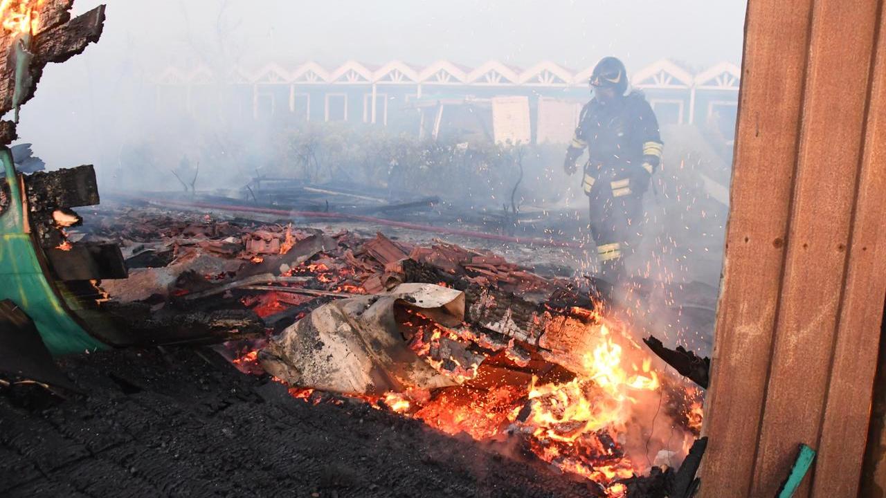 L'intervento dei vigili del fuoco (foto Cuffaro)