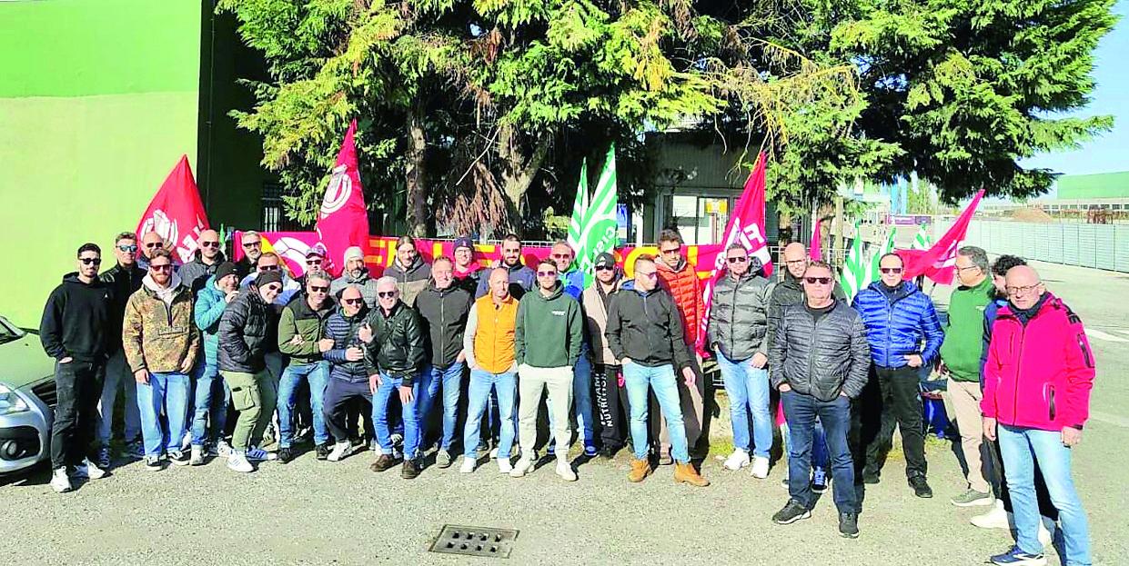 Sciopero alla Kastamonu di Pomposa, dopo 5 anni ancora stallo sul contratto integrativo