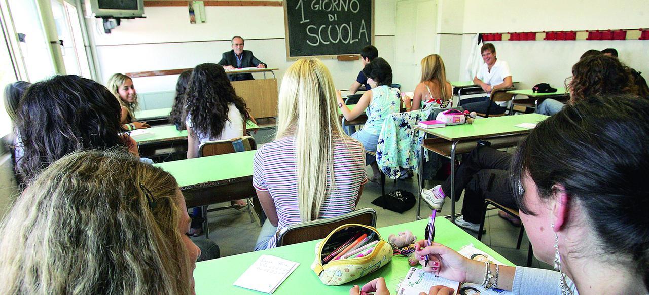 Scuola, dati choc: persi 30mila studenti in sette anni. TUTTI I NUMERI
