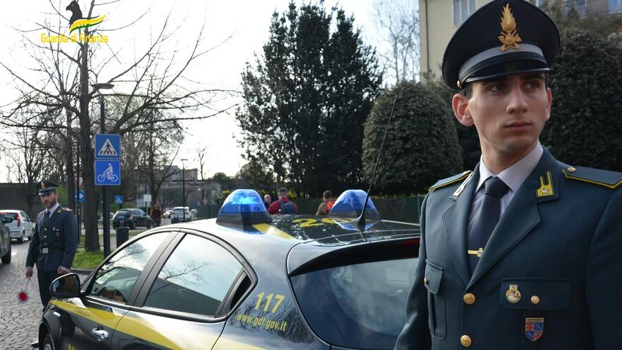 Giro sospetto di rifiuti con l'ombra della camorra. Sequestro da 92 milioni