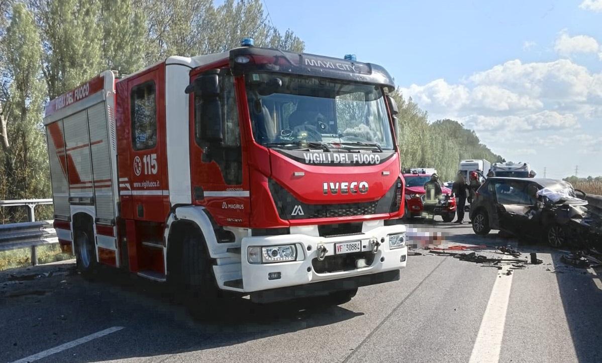 Sorpasso e schianto, morti tre ferraresi. Chi sono le vittime