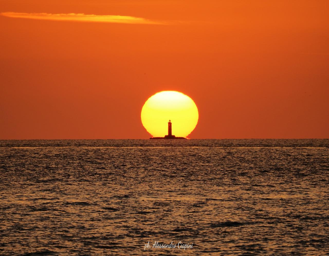Livorno, show in attesa dell’allineamento torre-faro. Grazie ad Alessandro Ciapini