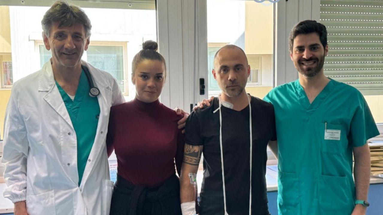 I dottori Umberto Paradossi e Vincenzo Castiglione (a destra); in mezzo Lucky e Francesca (da Monasterio, Facebook)