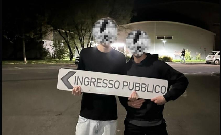 
	Una&nbsp;foto dei vandali sui social

