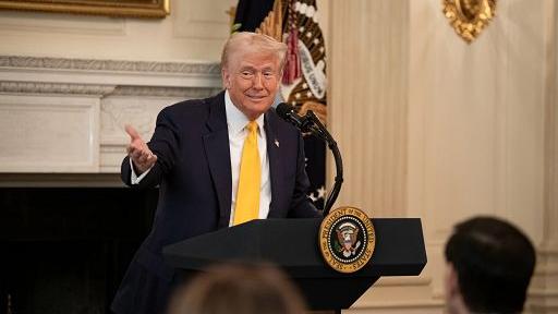 Trump annuncia pausa dai dazi di 90 giorni per i paesi che non hanno adottato contromisure. Escalation con la Cina