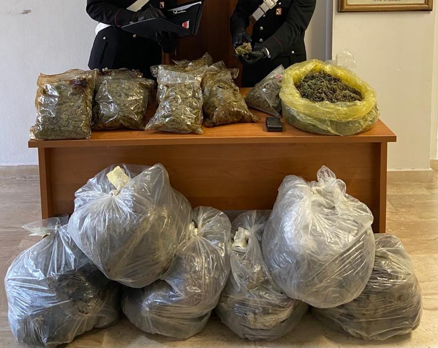 Laboratorio di droga nella villa: una condanna e un proscioglimento