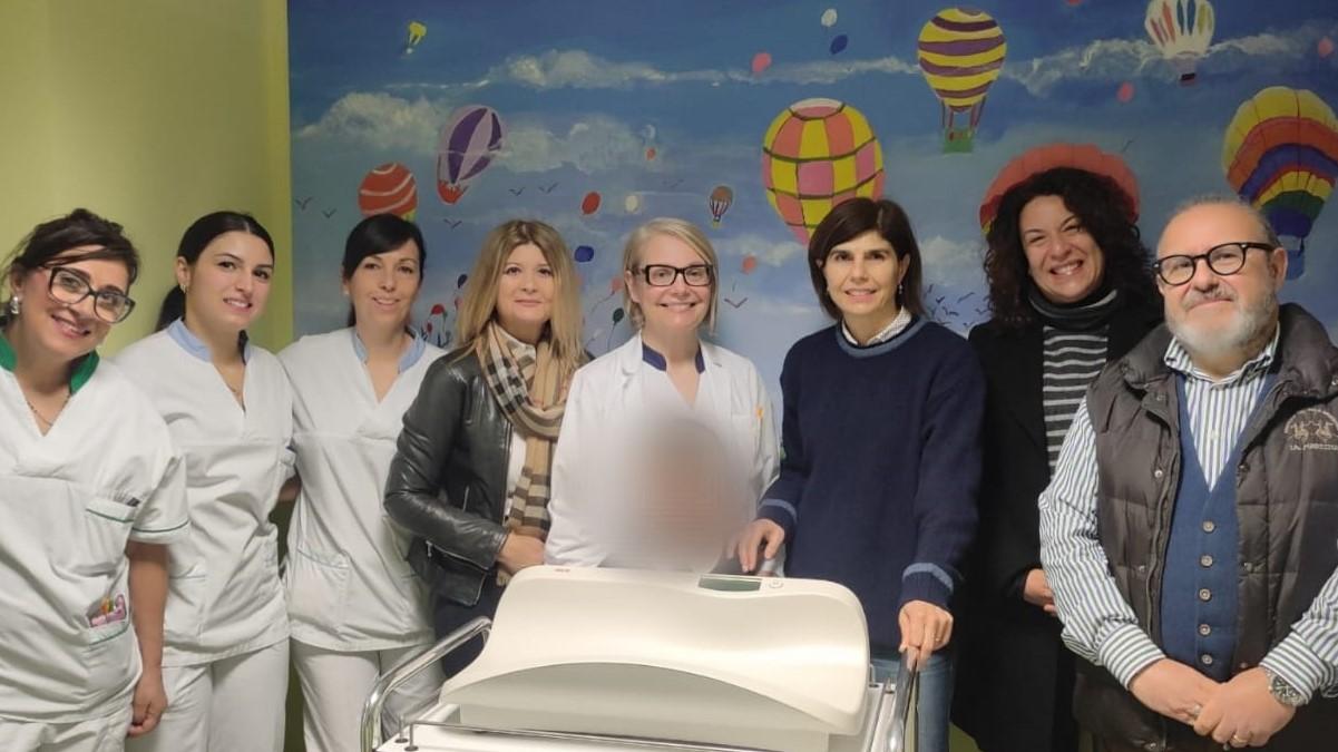 Sassari, con il soldi del mercatino di Natale acquistano materiale per la Neonatologia