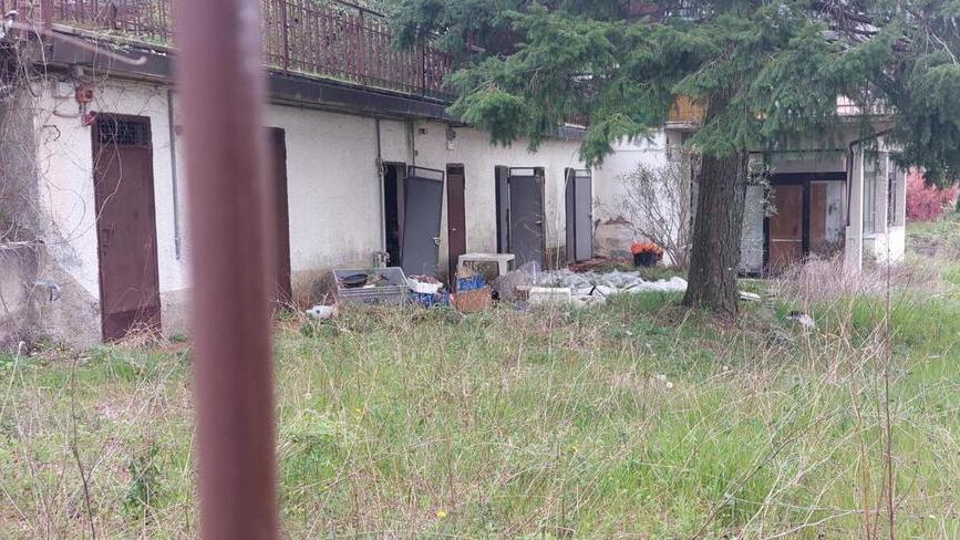 Allarme amianto a Sammommè per l’hotel abbandonato da anni