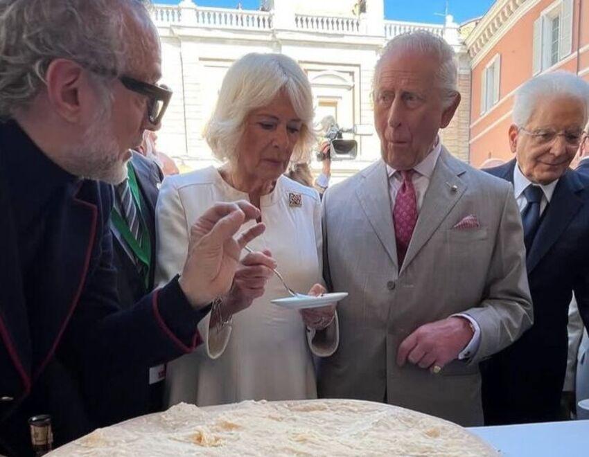 
	Bottura con Camilla e Carlo

