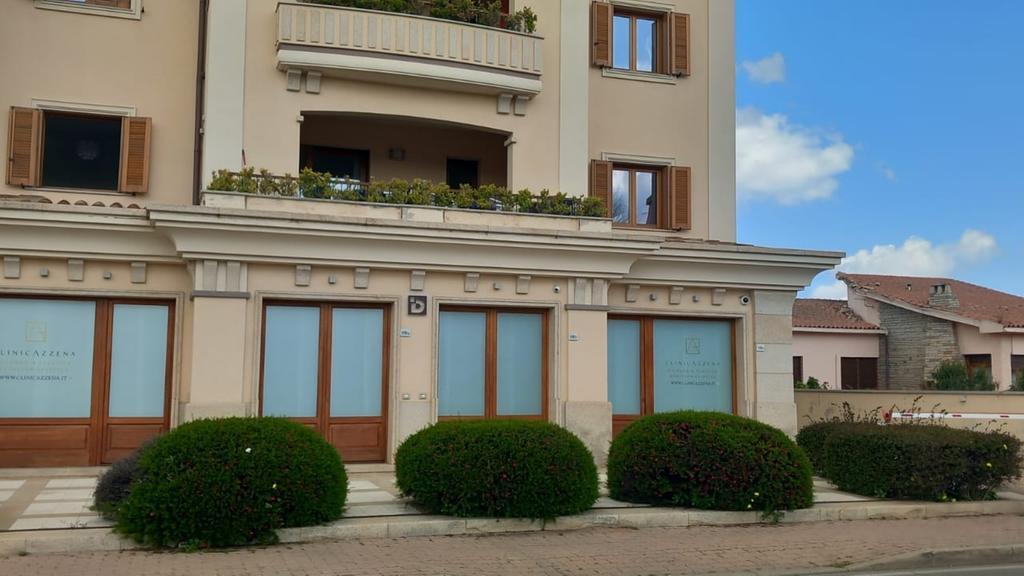 Il chirurgo plastico Azzena respinge le accuse: «Tutto in regola, la salute dei pazienti al primo posto»