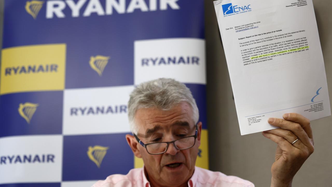 Il caro-voli su Sardegna e Sicilia finisce in tribunale: guerra giudiziaria Enac-Ryanair