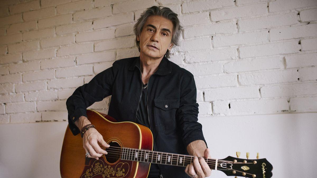 Musica, Luciano Ligabue porta in radio la versione inedita de “I ragazzi sono in giro”