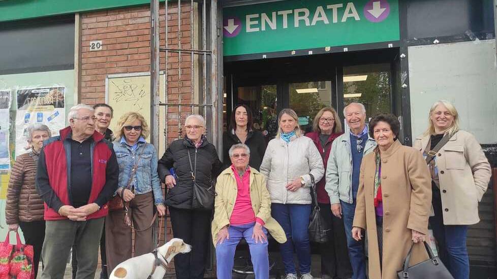 Grosseto, storico supermercato chiude dopo decenni ed è rivolta degli anziani: «È essenziale per chi ha problemi a muoversi»