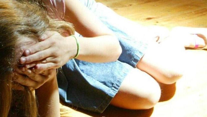 Cento, massacra la convivente e viene arrestato