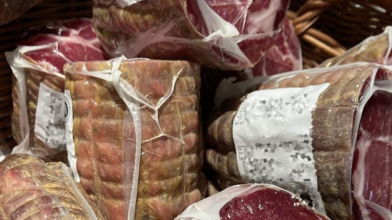 L'accusa è di aver cambiato l'etichetta a tre chili di coppa