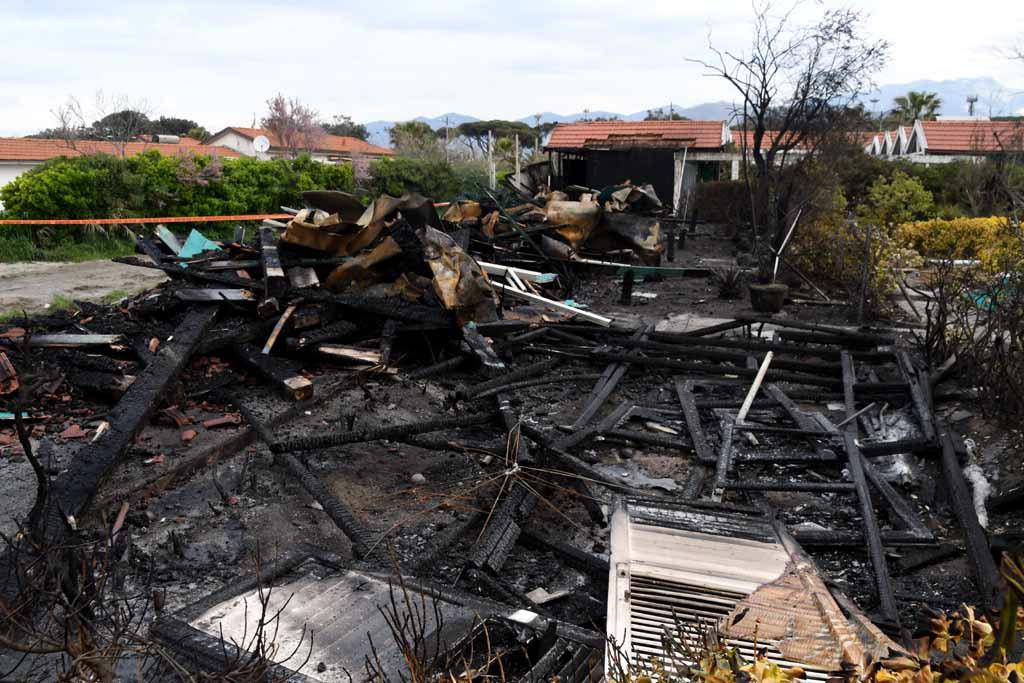 
	Il bagno devastato dal fuoco

