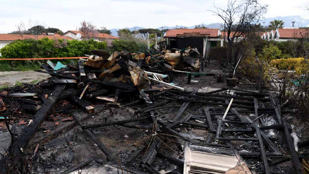 Il bagno devastato dal fuoco