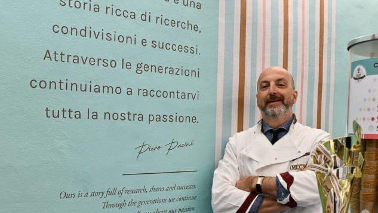 La scritta nel locale a firma di Pacini