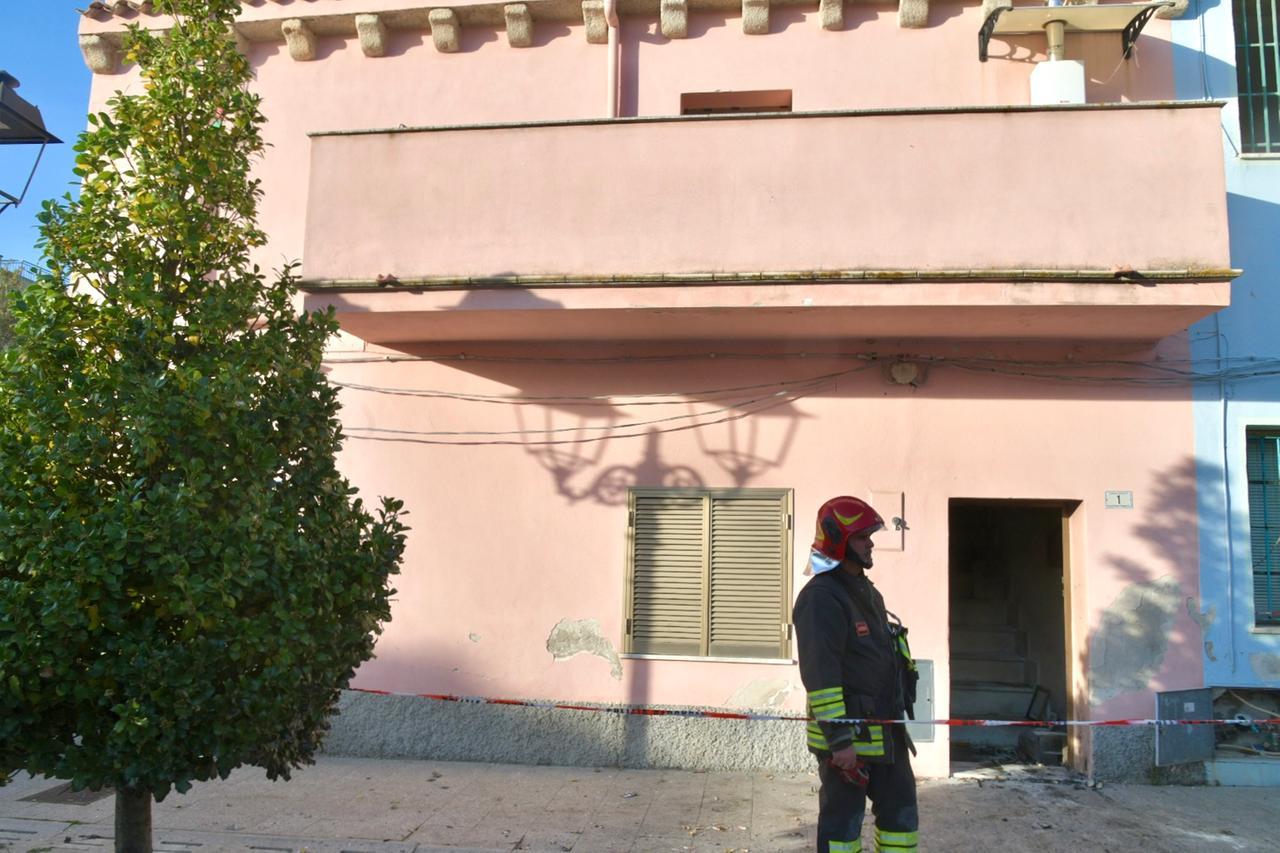 Esplosione in casa, il quattordicenne è fuori pericolo