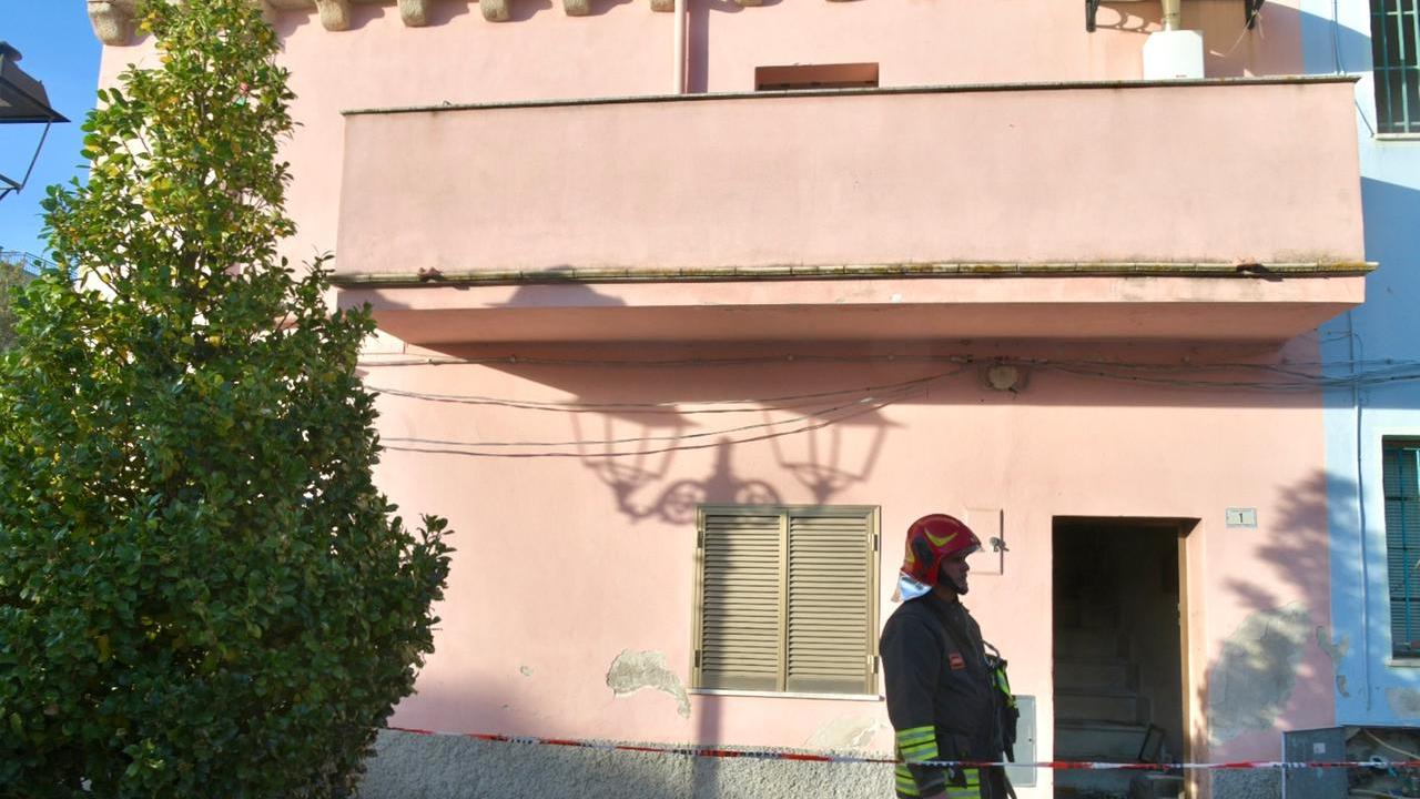 Esplosione in casa, il quattordicenne è fuori pericolo
