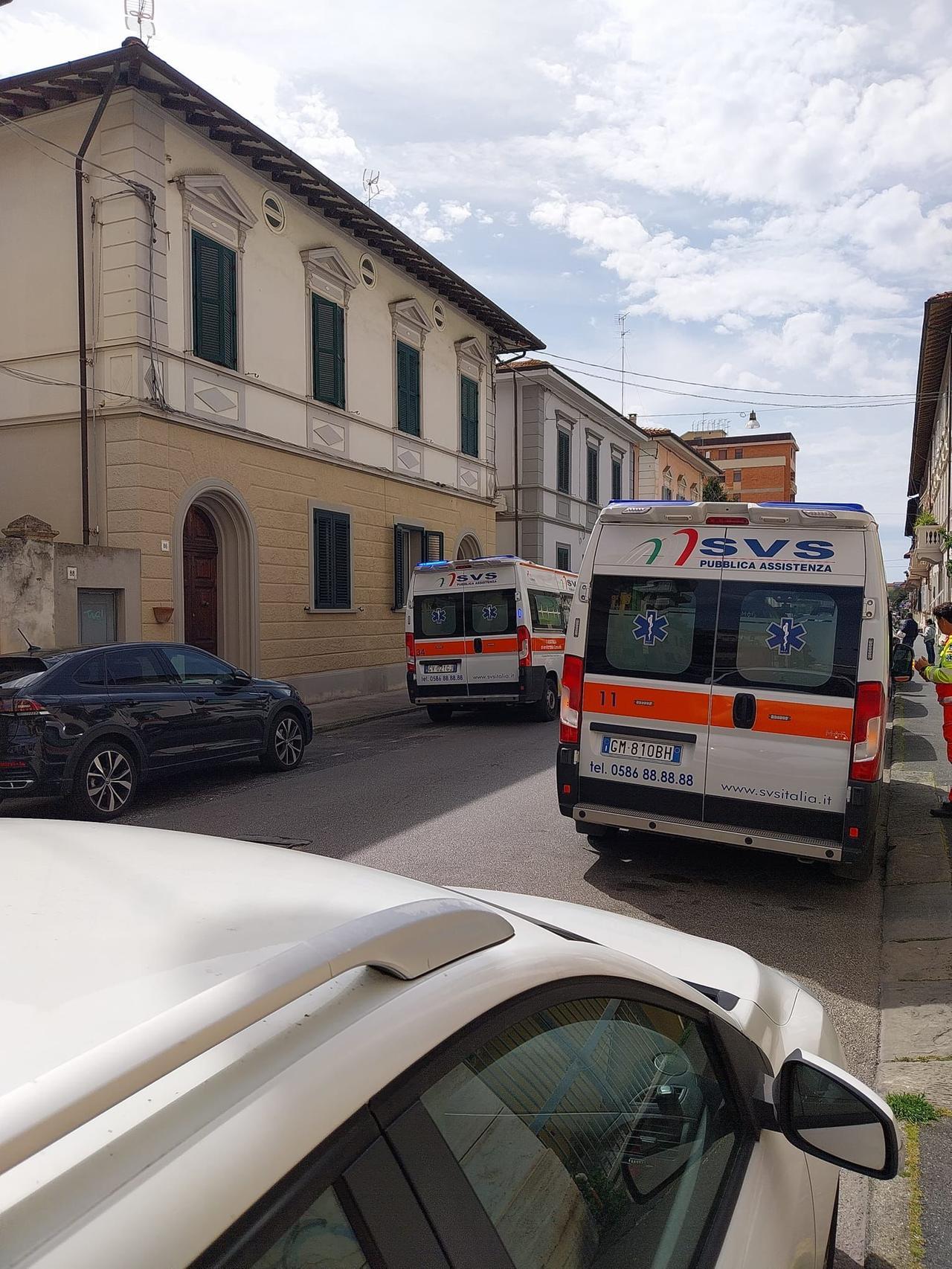 Livorno, scontro tra scooter: tre donne all’ospedale