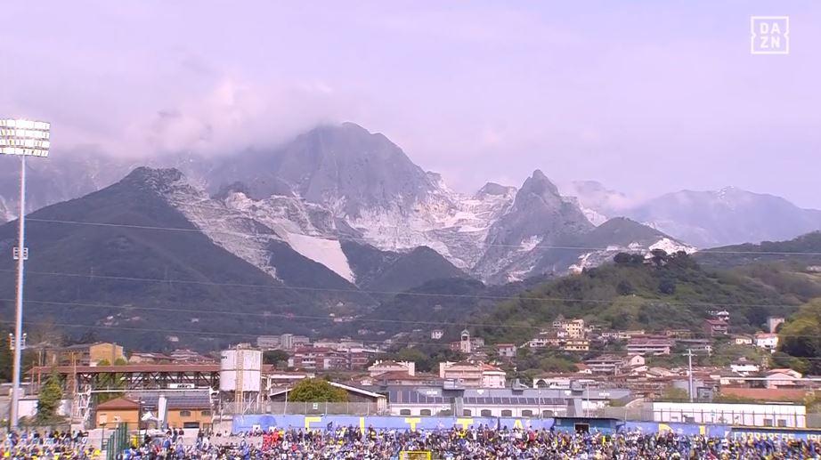 
	Il fermo immagine (da Dazn) delle cave prima di Carrarese-Catanzaro

