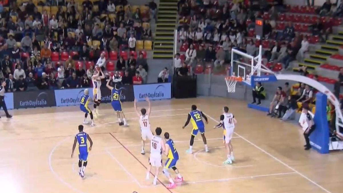 È ancora una tragedia romana, il Golfo battuto da una preghiera