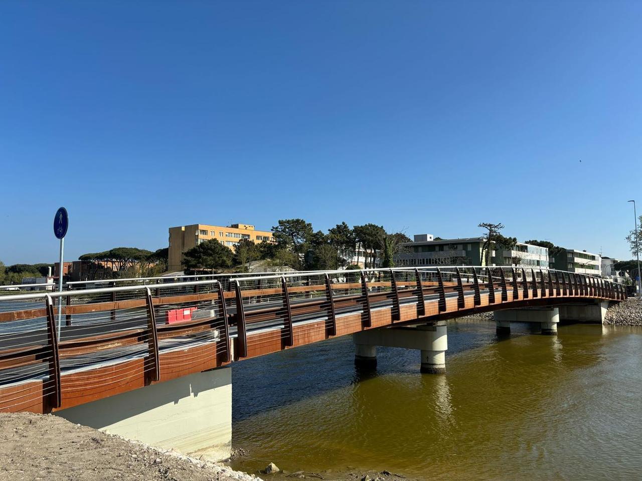Ponte pronto a Pasqua: Lido Estensi e Lido Spina di nuovo collegati