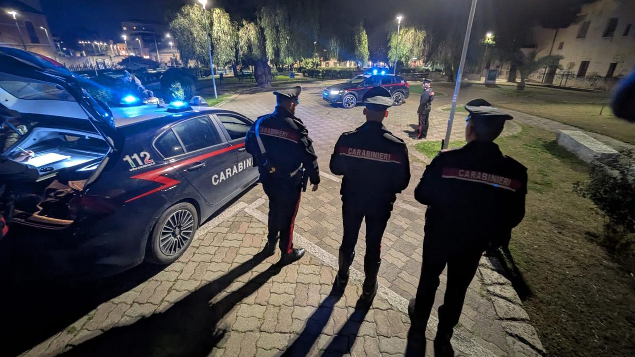 Ragazzo pesta la zampa di un cane, il padrone gli spara: arrestato